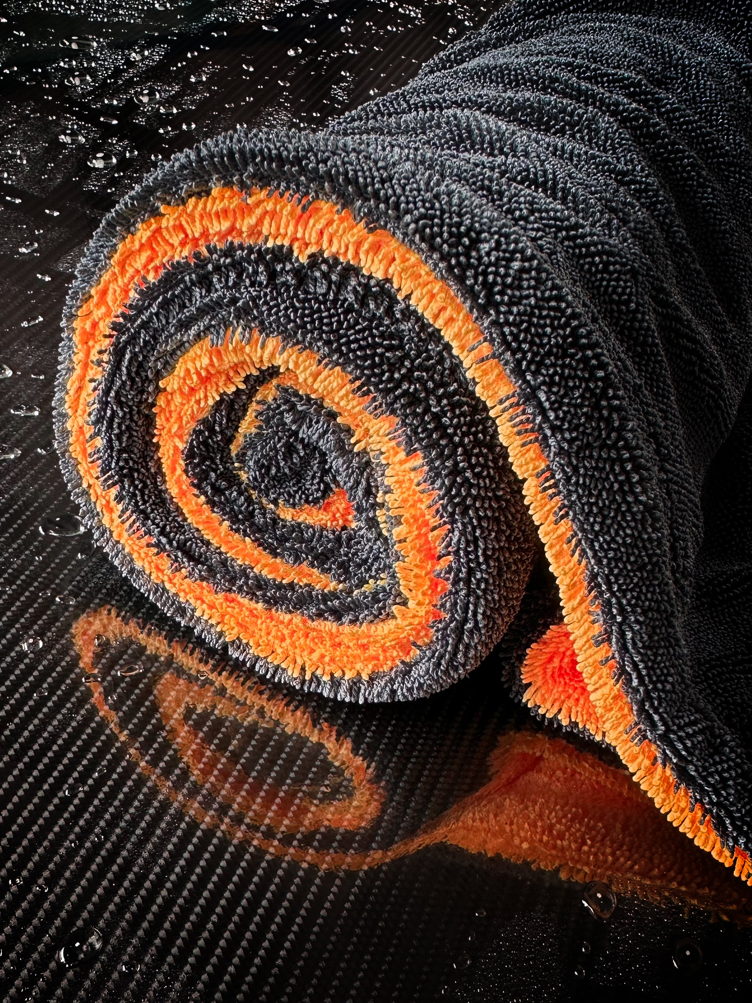 Shop professional-grade 1200GSM - 1400GSM twisted loop microfiber car towels. Ultrasonic edgeless design guarantees scratch-free, lint-free drying.