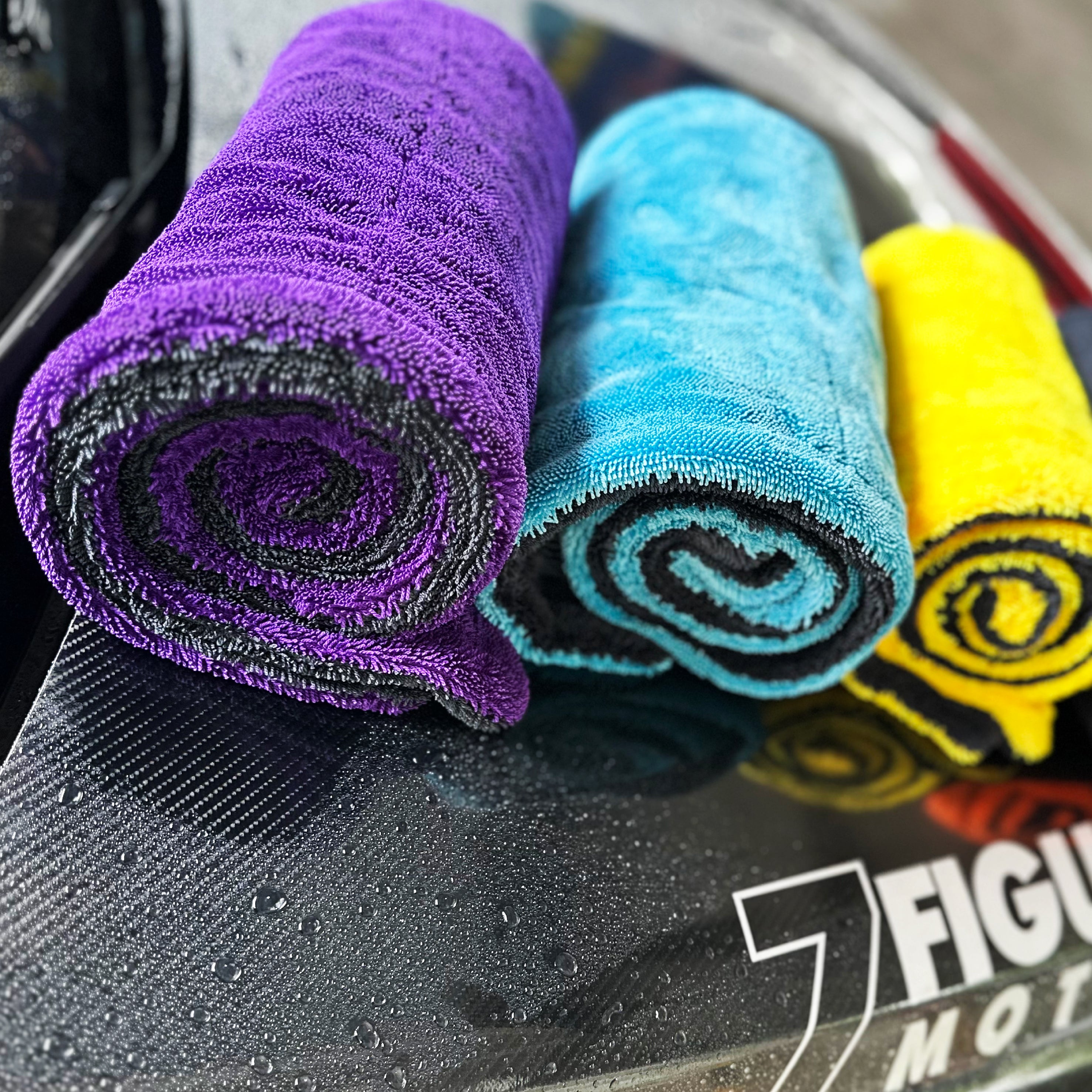 Shop professional-grade 1200GSM - 1400GSM twisted loop microfiber car towels. Ultrasonic edgeless design guarantees scratch-free, lint-free drying.